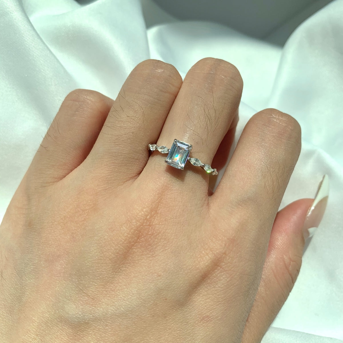 [Bloom]1.0 Carat Dainty Resplendent Radiant Cut Daily Ring