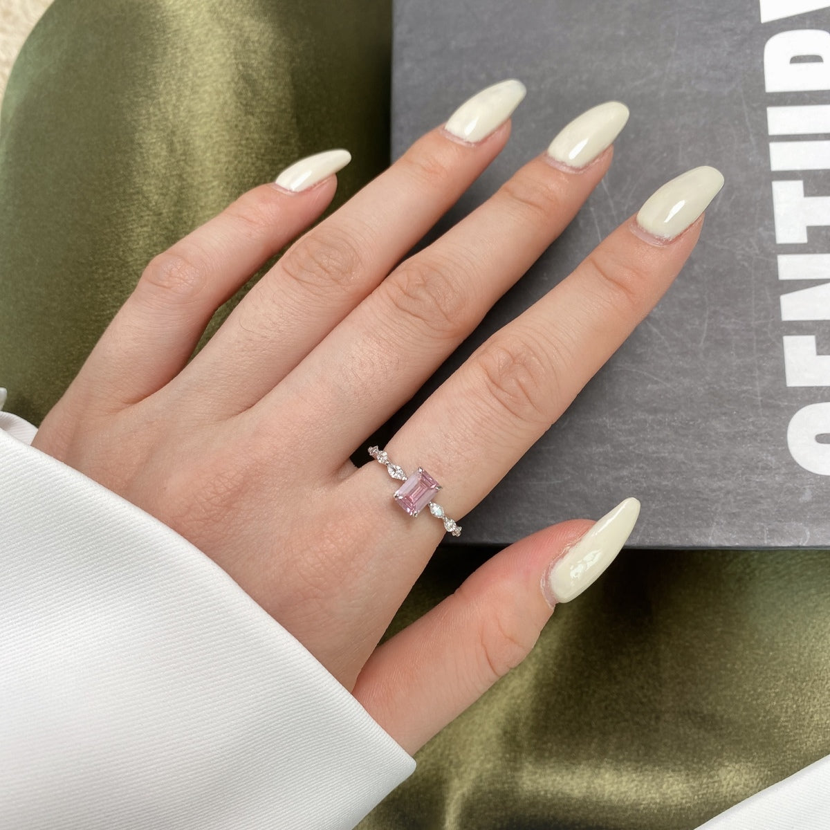 [Bloom]1.0 Carat Dainty Resplendent Radiant Cut Daily Ring