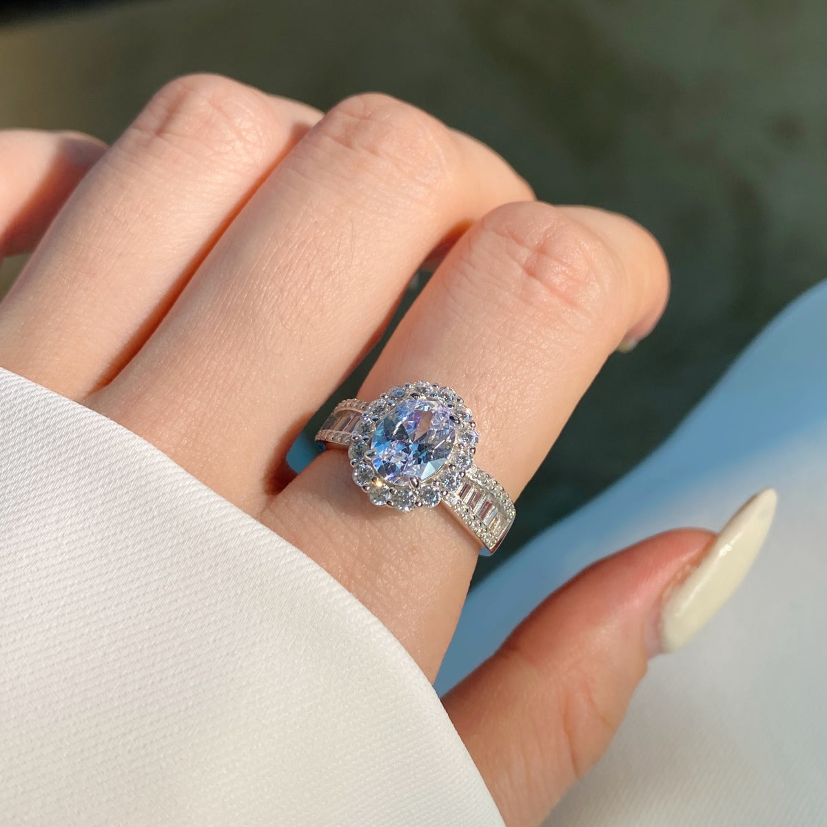 [Bloom]1.5 Carat Dazzling Charming Oval Cut Banquet Ring