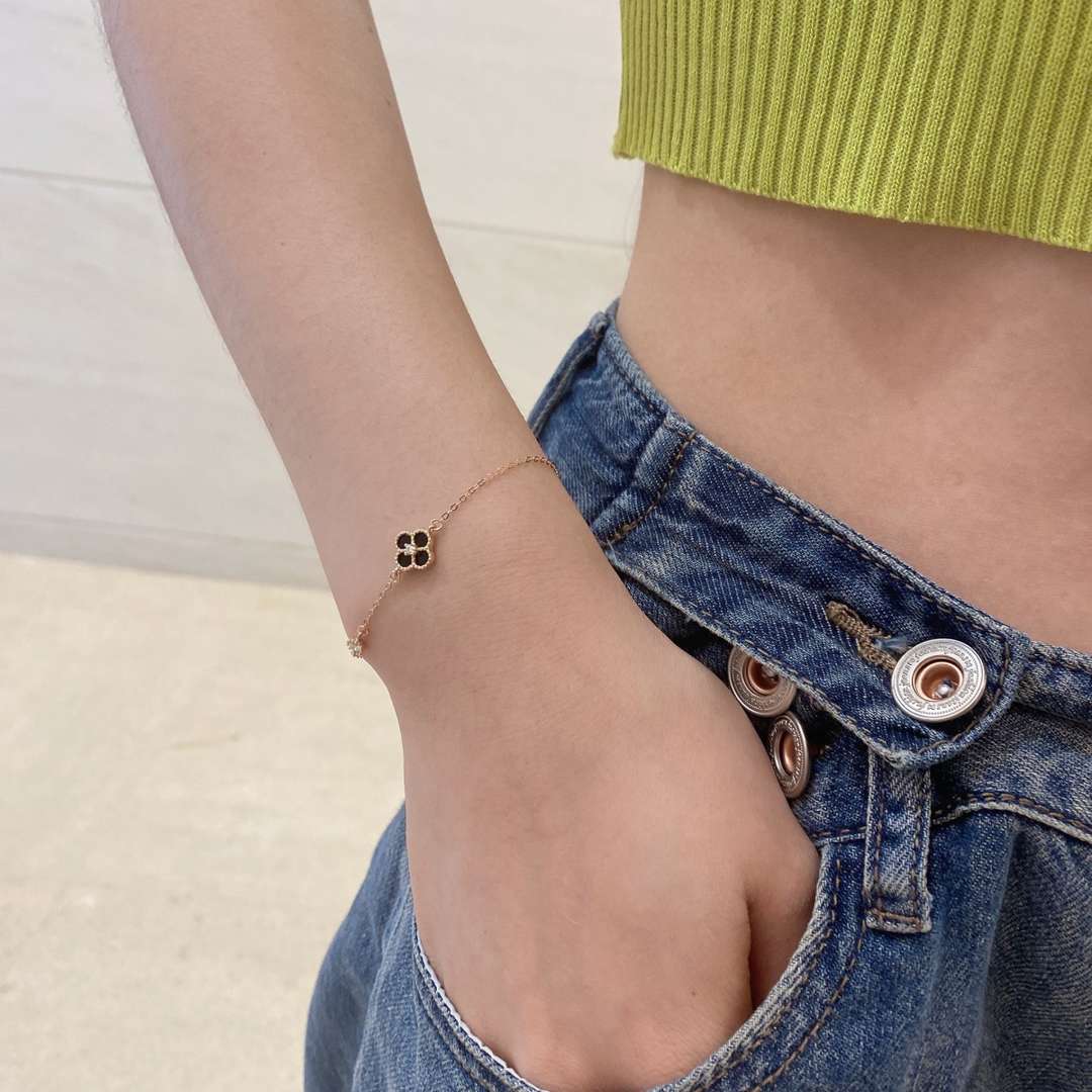 [Bloom]Delicate Four Leaf Clover Bracelet