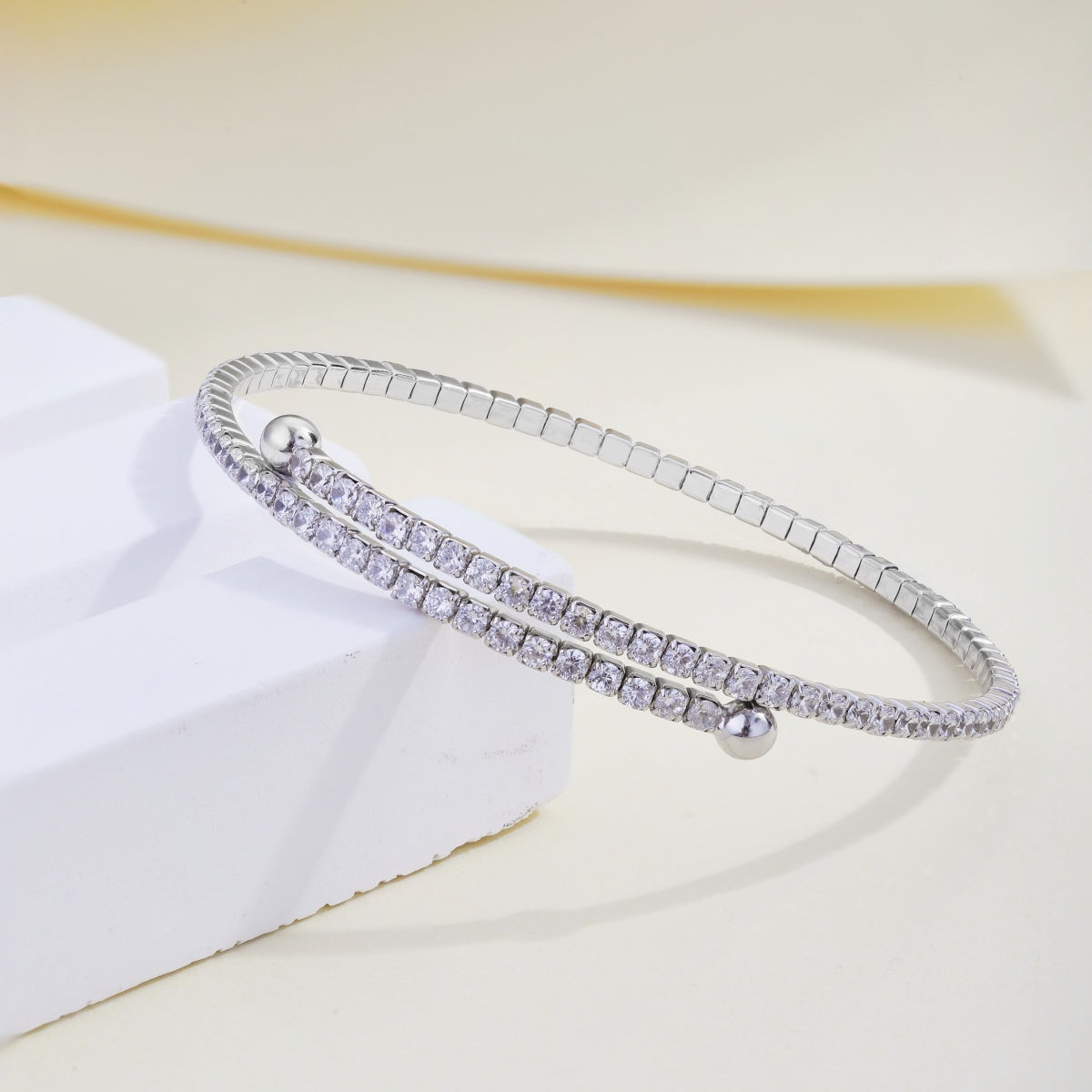 [Bloom]Row of Diamonds Round Fashion Bracelet