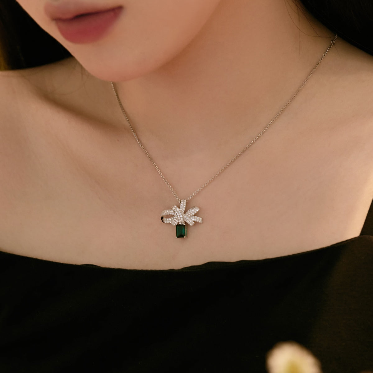 [Bloom]Luxurious Flower Shape Emerald Cut Necklace