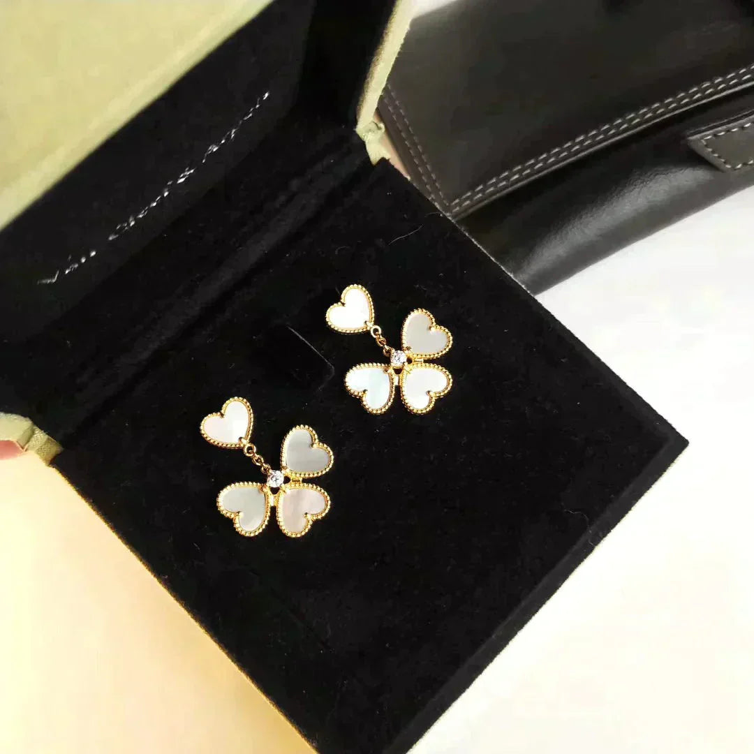 [Bloom]CLOVER SWEET WHITE MOP EARRINGS