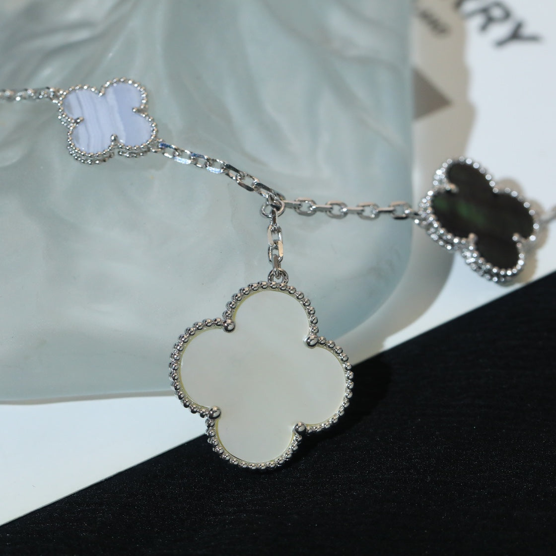 [Bloom]CLOVER BRACELET 5 MOTIFS MOP CHALCEDONY SILVER