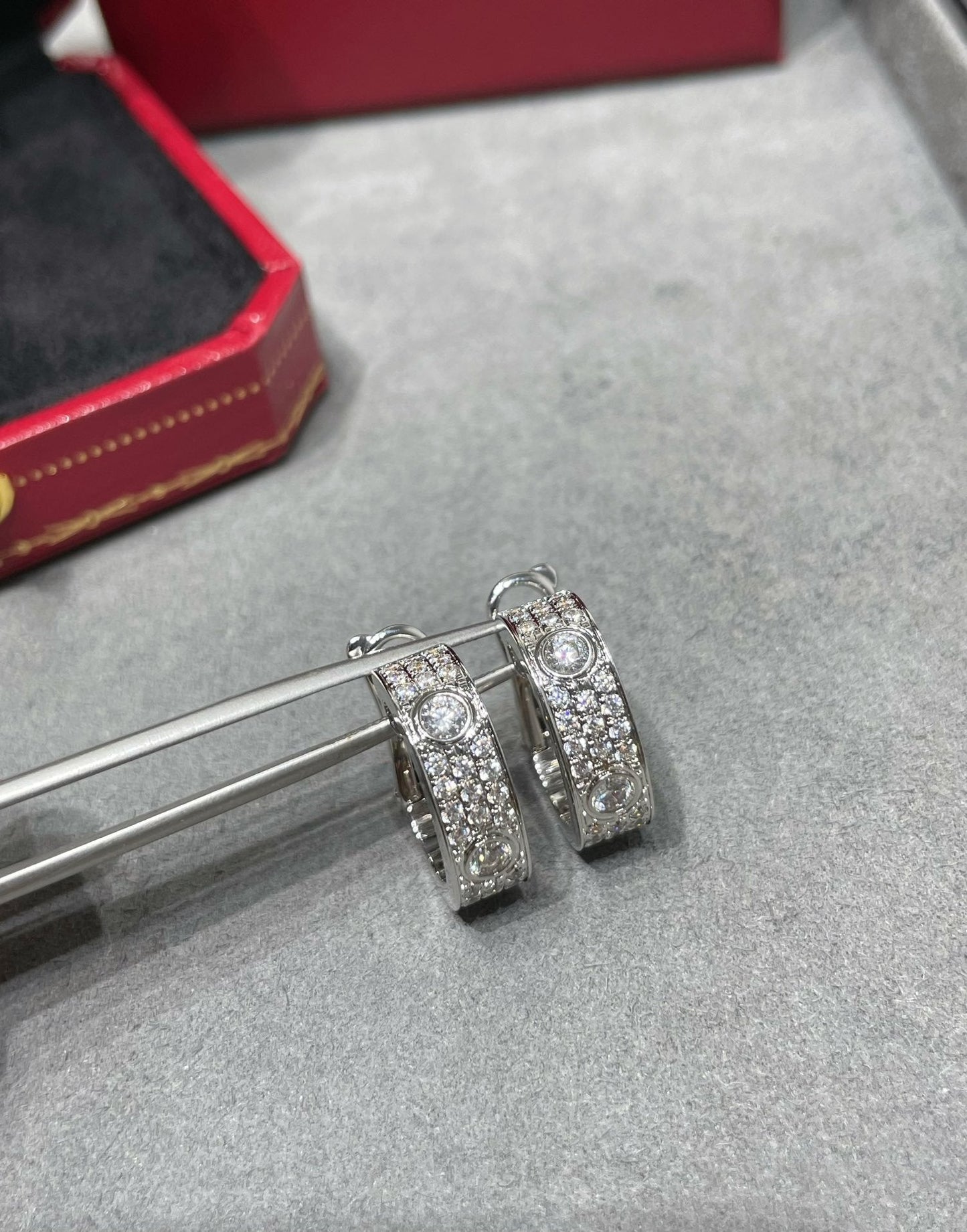 [Bloom]LOVE 5.5MM DIAMOND PAVED EARRINGS