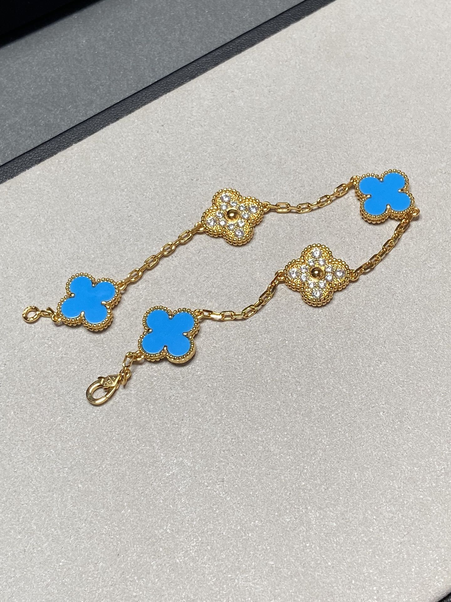 [Bloom]CLOVER 5 MOTIF BLUE CHALCEDONY DIAMOND GOLD BRACELET