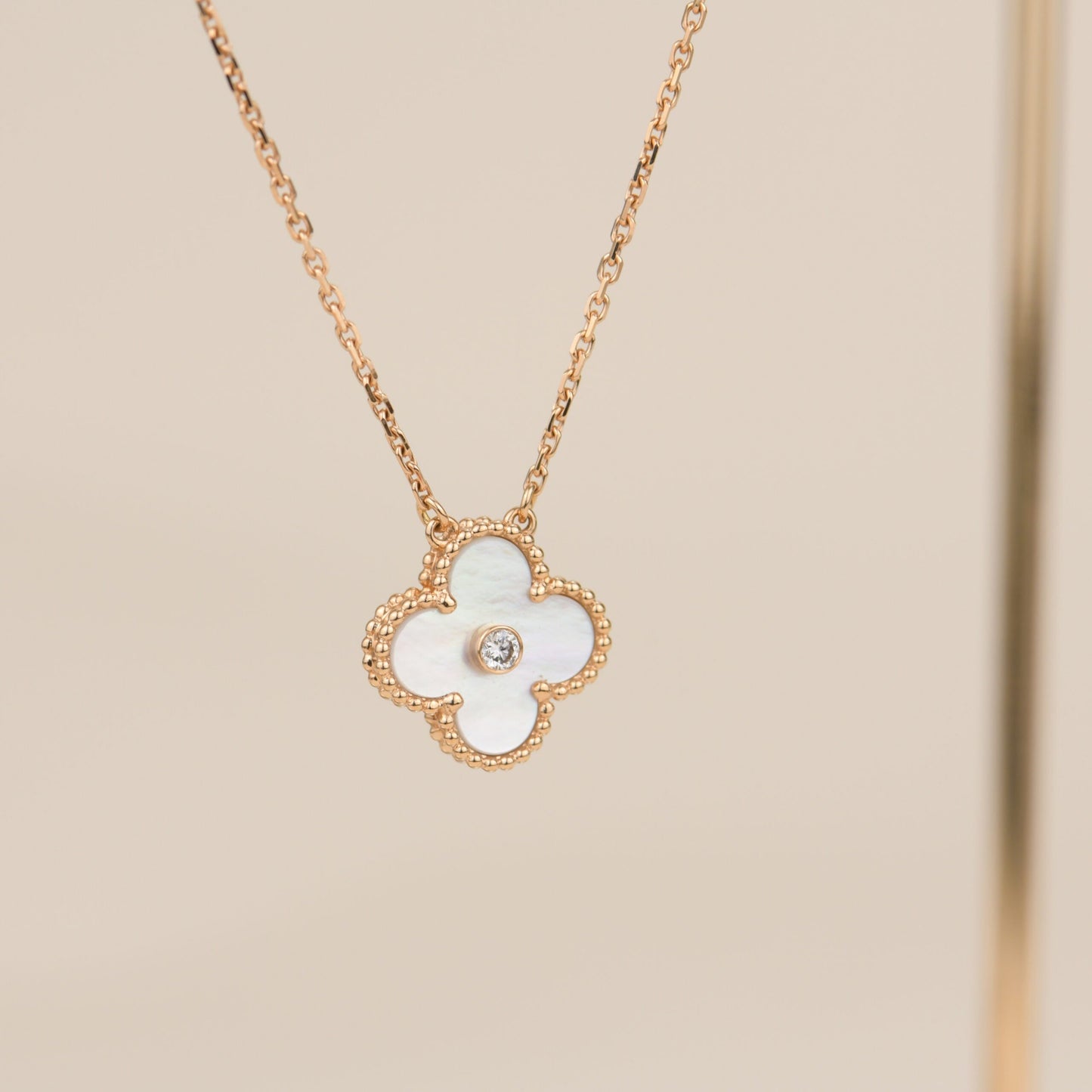 [Bloom]CLOVER 15MM DIAMOND WHITE FRITILLARIA NECKLACE