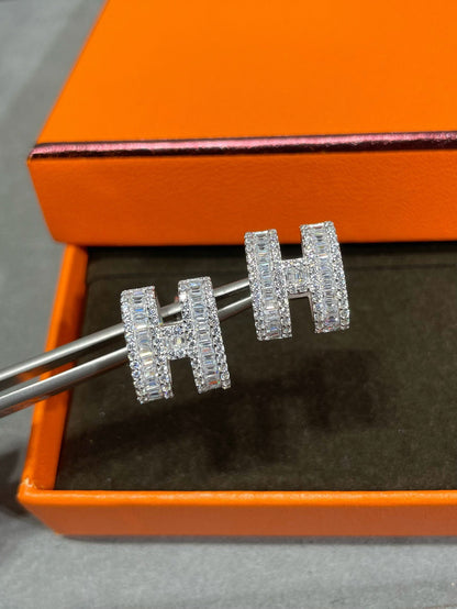 [Bloom]H STUD EARRINGS WITH SILVER DIAMONDS