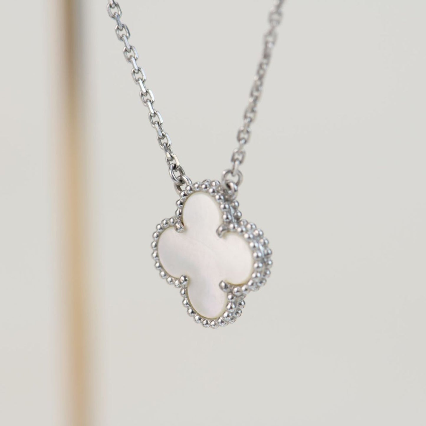 [Bloom]CLOVER  15MM WHITE MOTHER-OF-PEARL SILVER