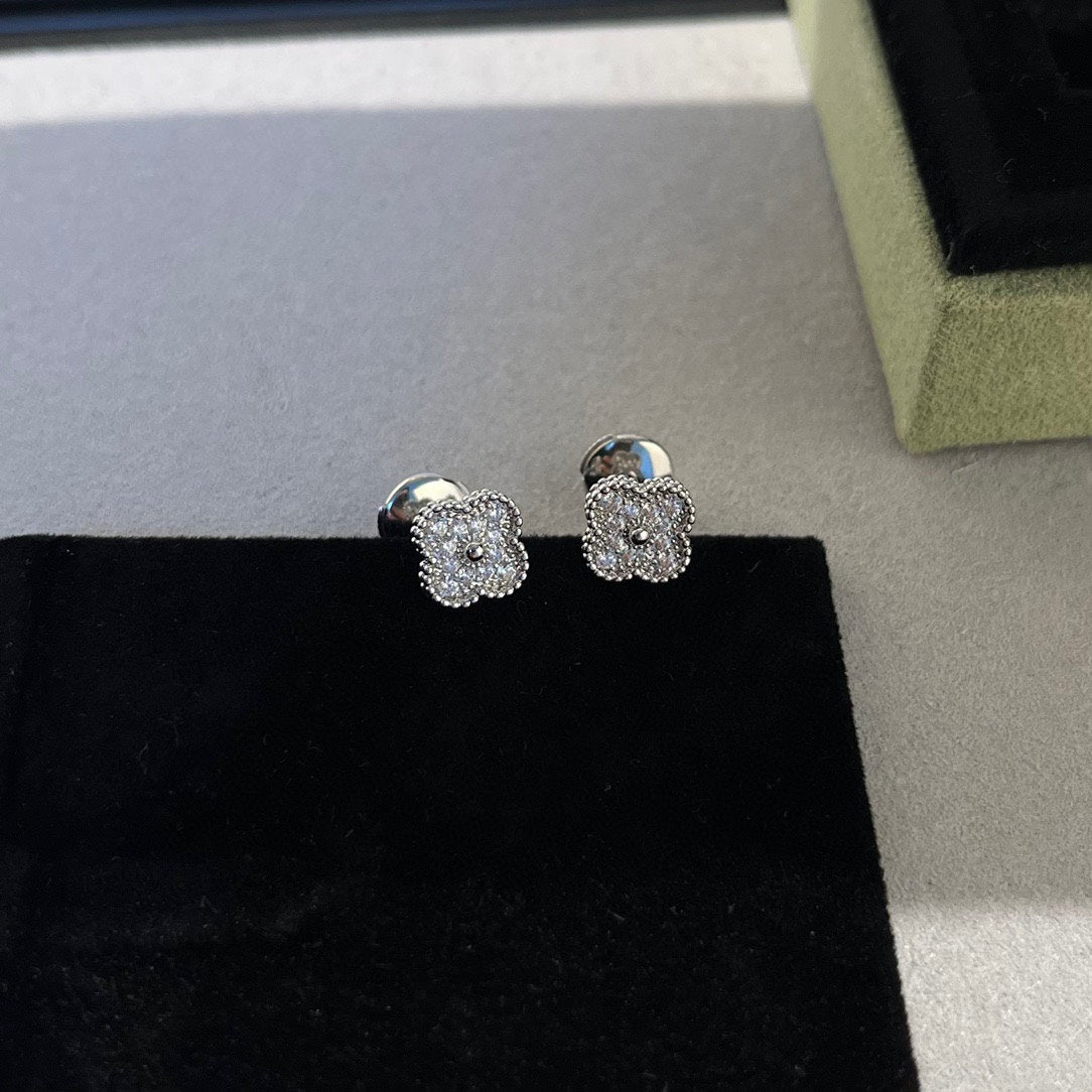 [Bloom]CLOVER MINI DIAMOND STUD EARRINGS